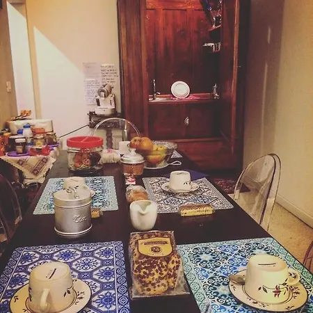 Rita E Mou In Centro A 博洛尼亚