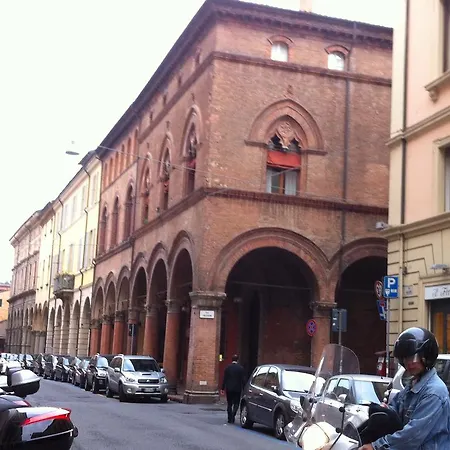 Rita E Mou In Centro A Bologna